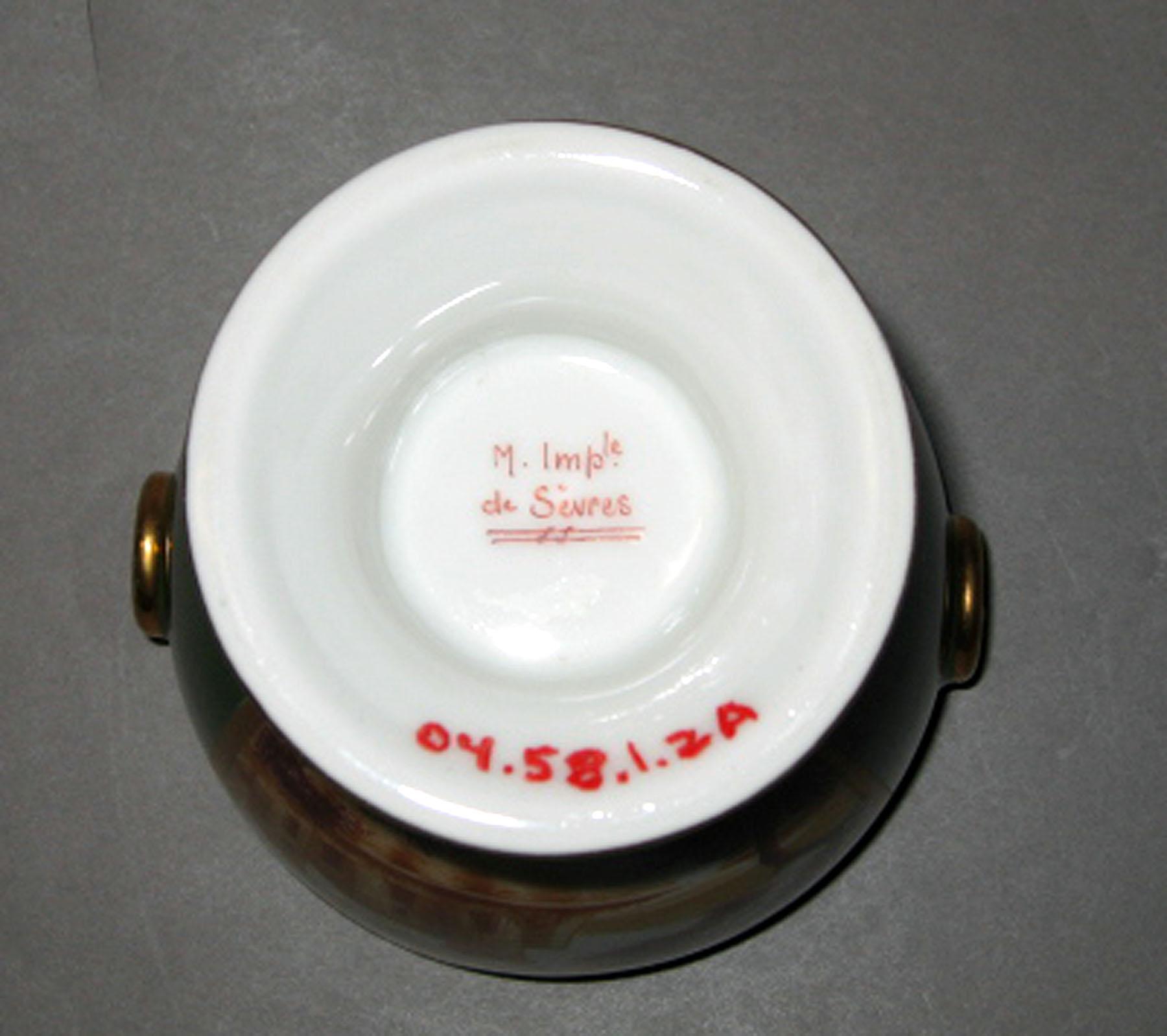 2004.0058.001.002 A Sèvres porcelain sugar bowl (underside)
