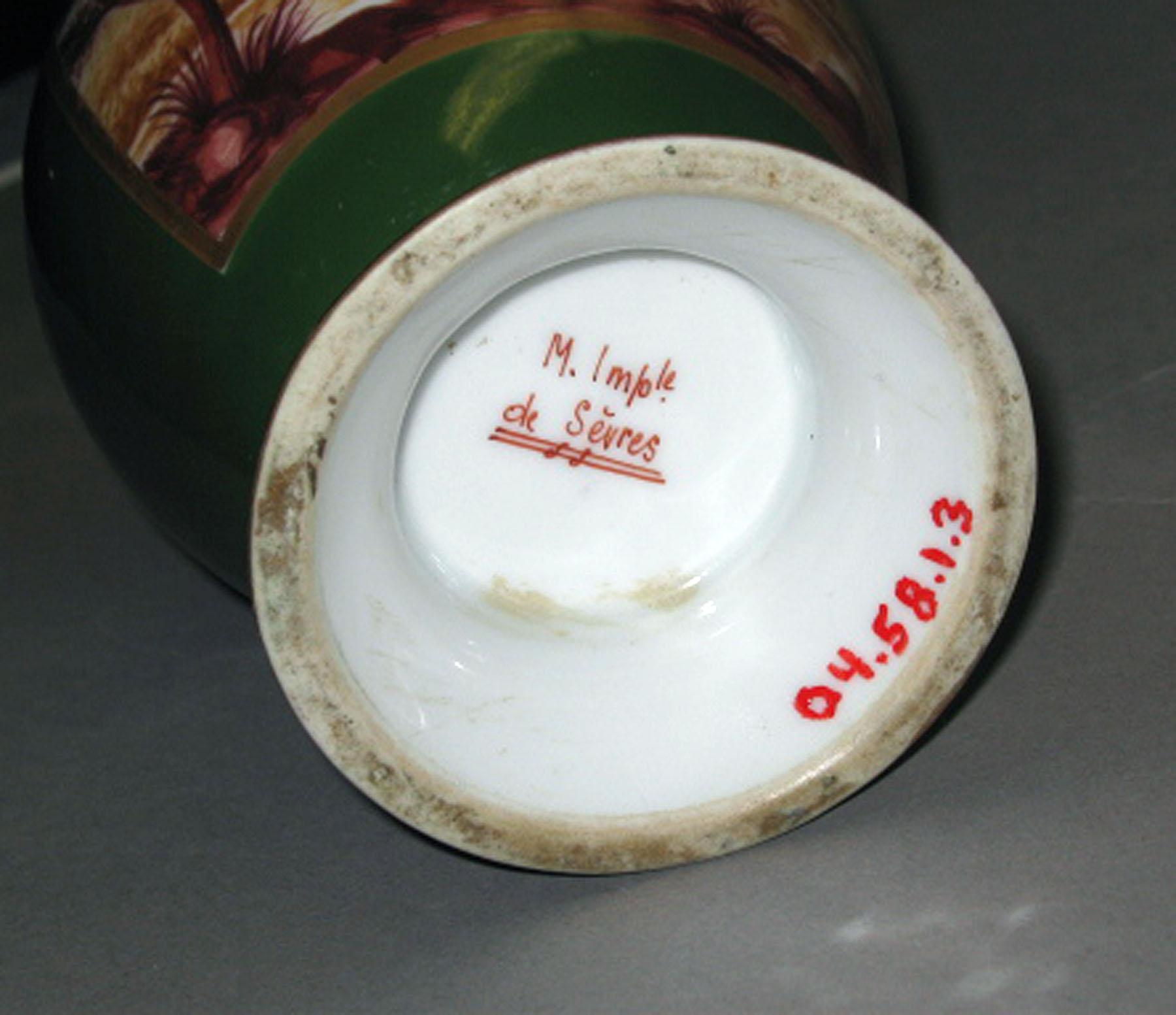 2004.0058.001.003 Sèvres porcelain jug (underside)