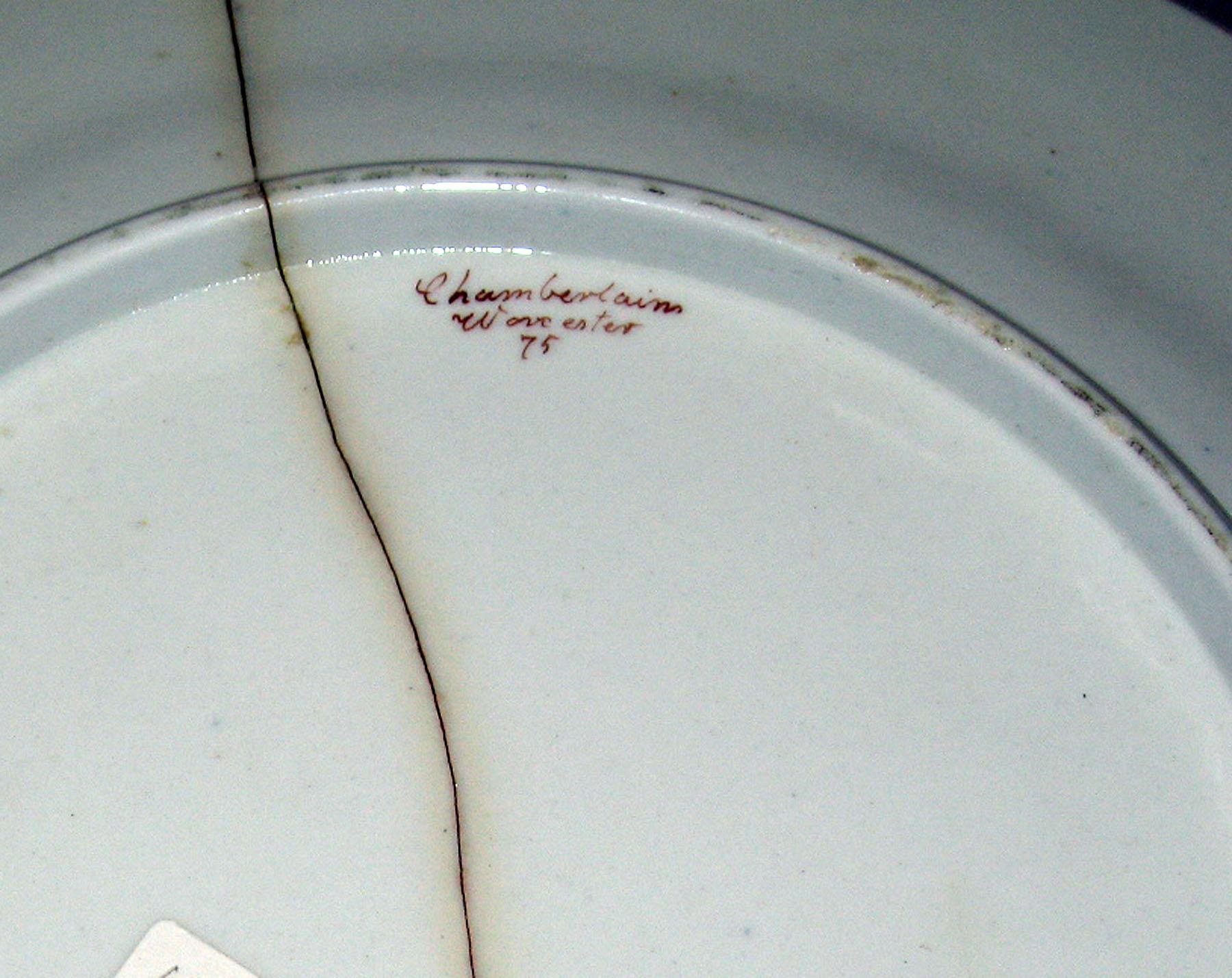 2004.0058.009 Bone-china Chamberlain- Worcester plate (mark)