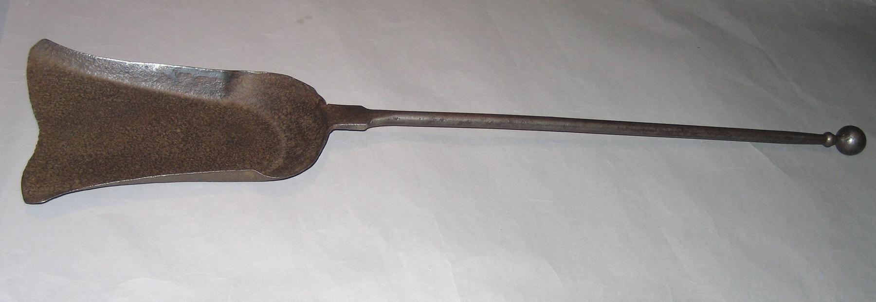 1958.1054 Fireplave shovel