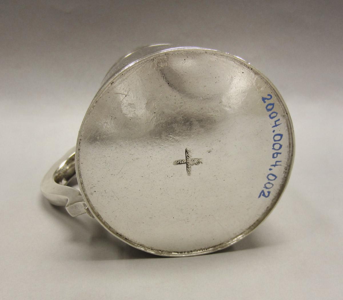 2004.0064.002 Mug, underside