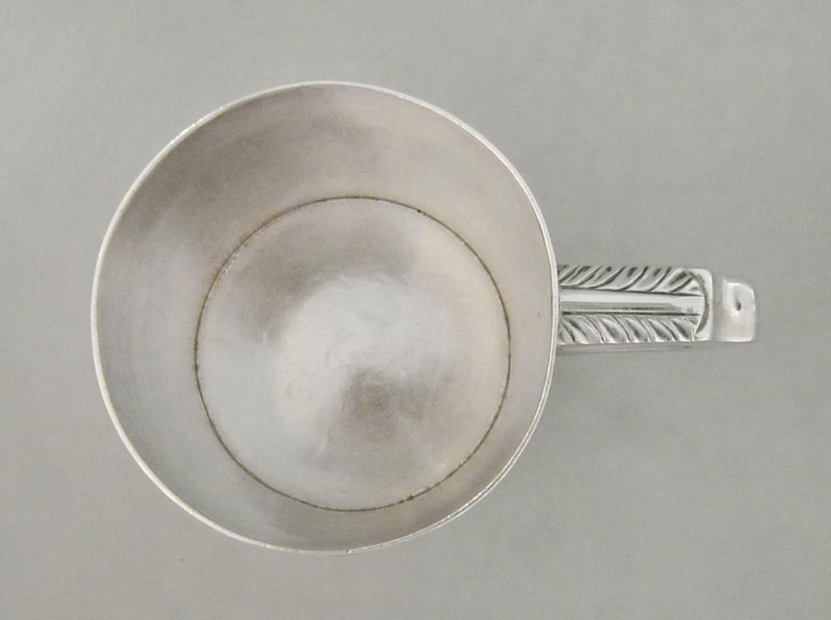 2004.0064.002 Mug, interior