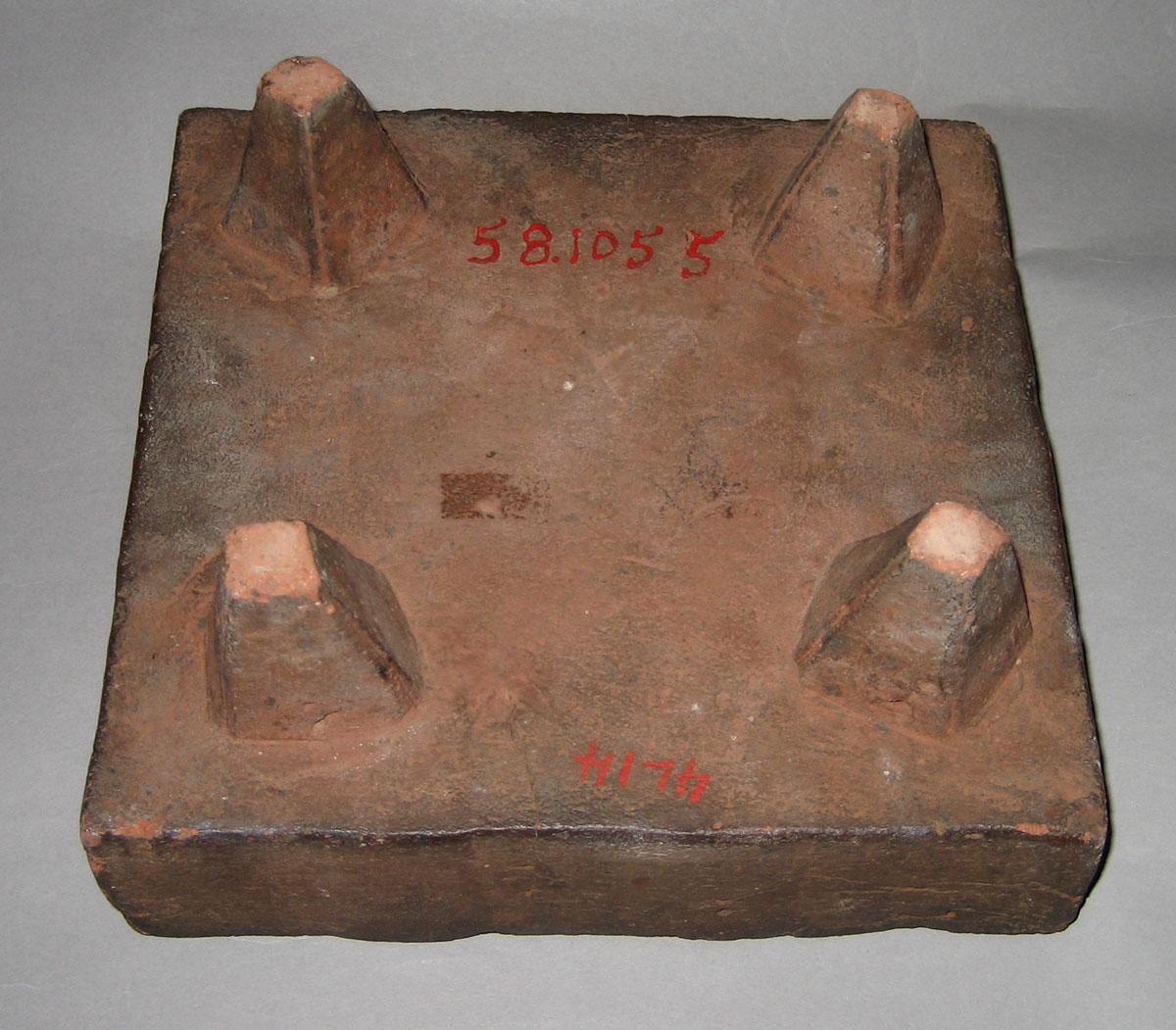 1958.1055 Trivit (bottom)