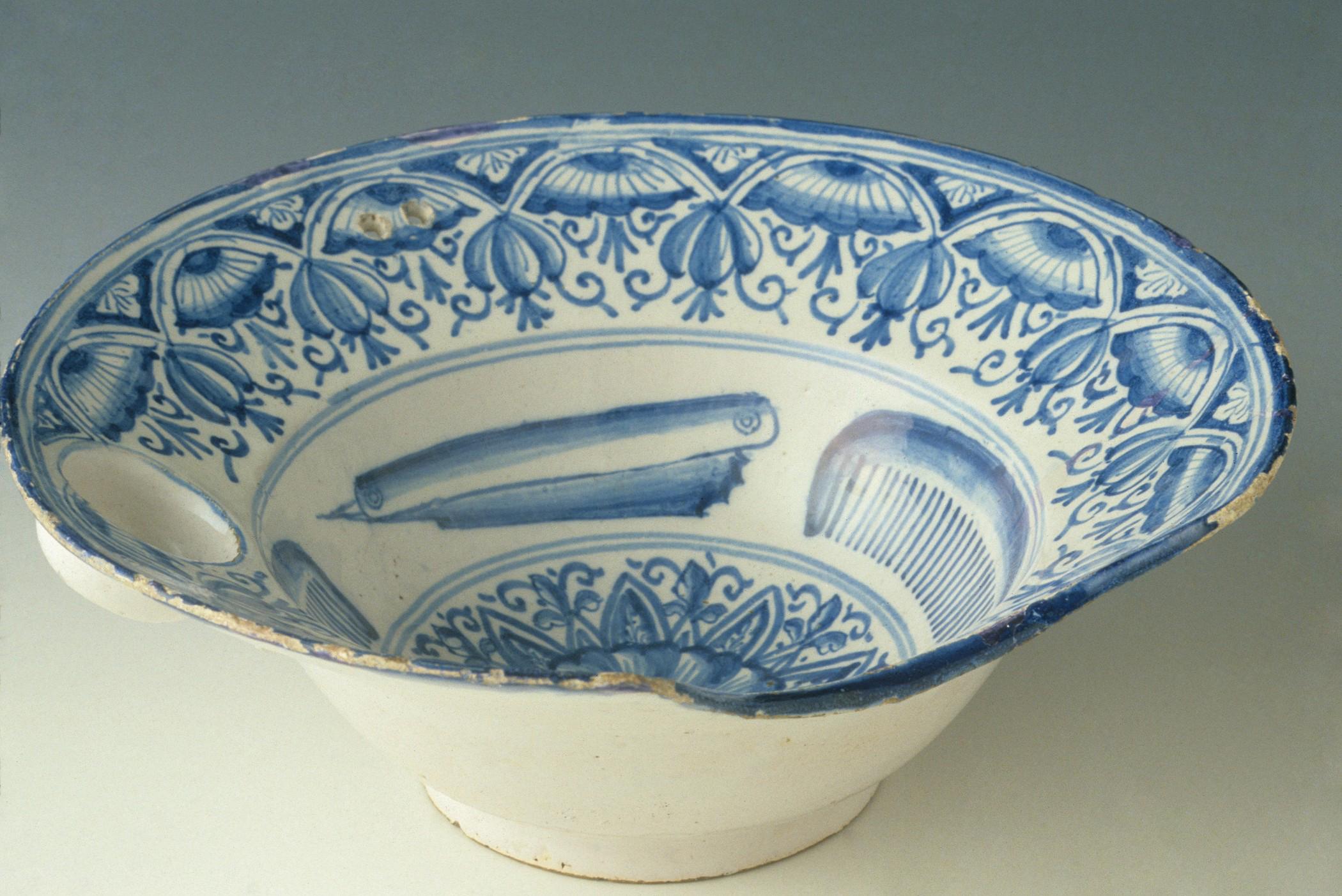 1958.1056 Shaving bowl