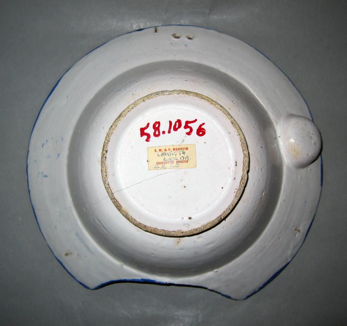 1958.1056 Delft apothecary bowl underside