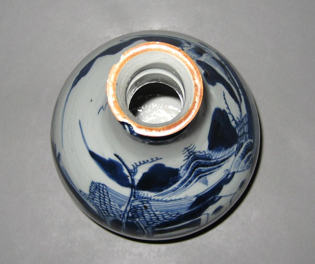 1958.1057 Porcelian Bottle top
