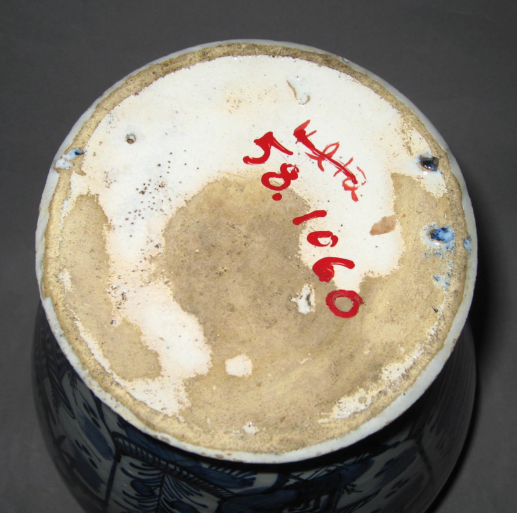 1958.1060 Earthenware vase (underside)