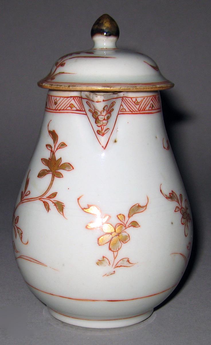 2004.0069 A, B Porcelain Jug front