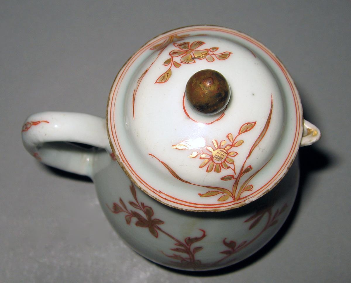 2004.0069 A, B Porcelain Jug top