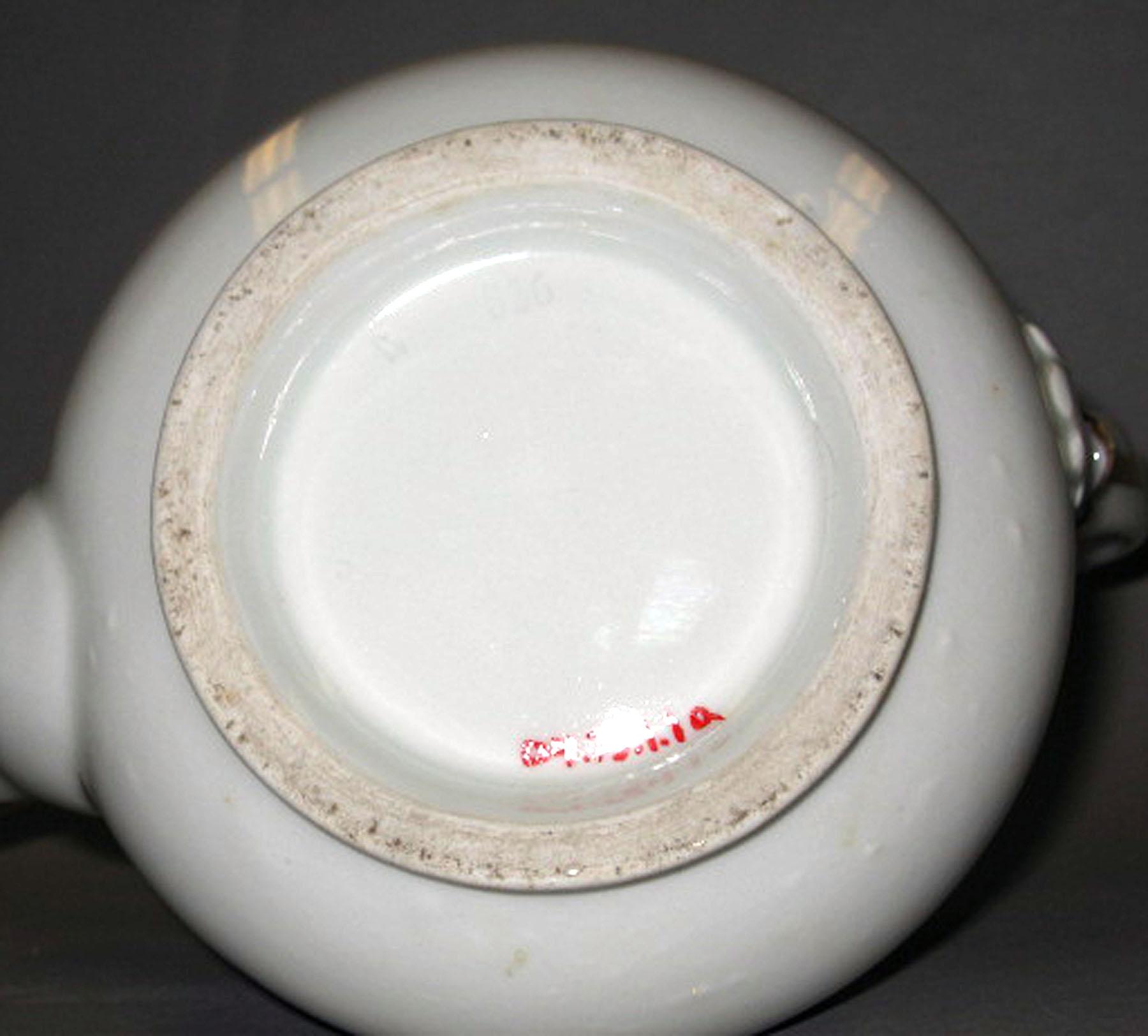 2004.0073.001.001 A Aich porcelain coffee cup (underside)