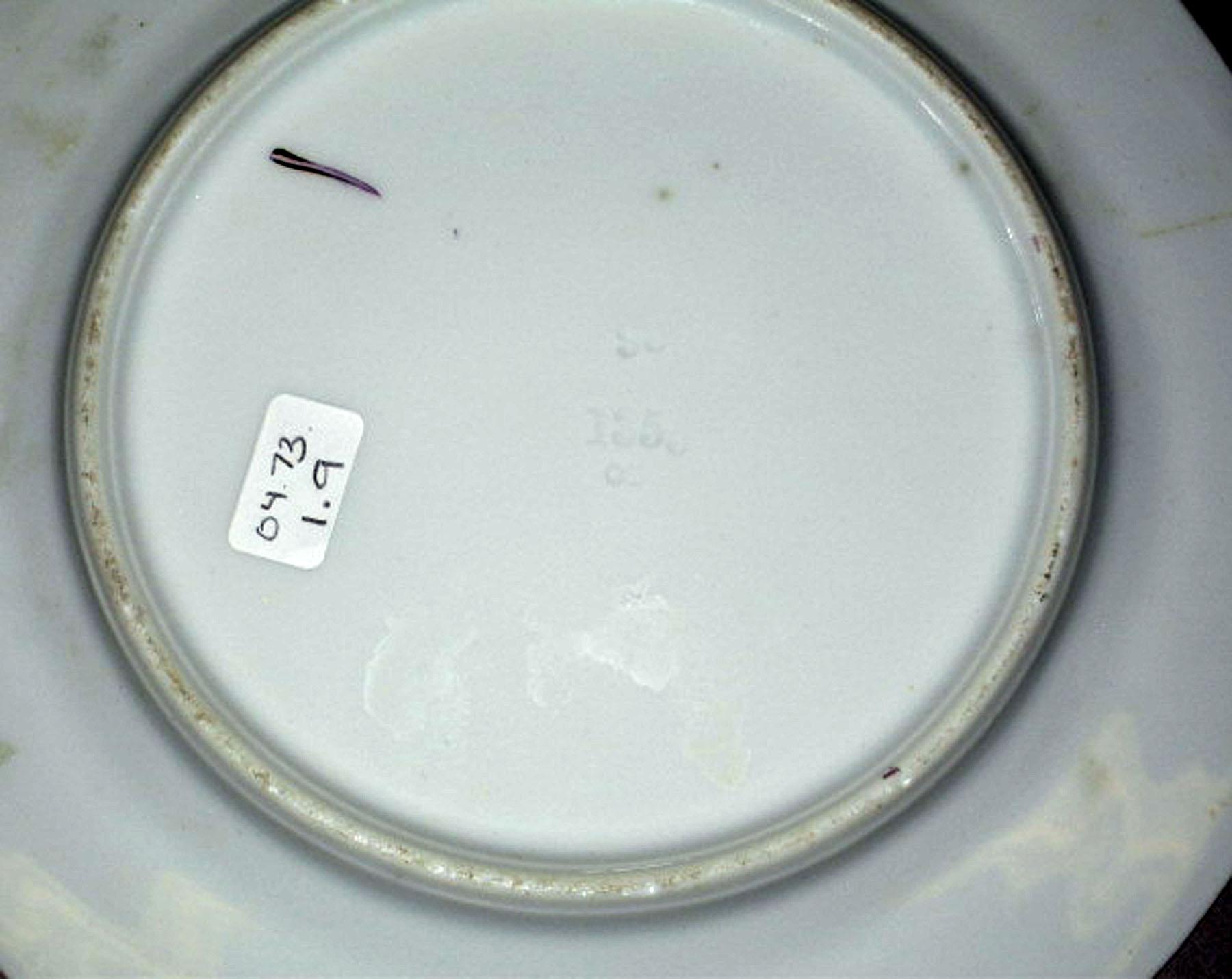2004.0073.001.009 Aich porcelain plate (underside)