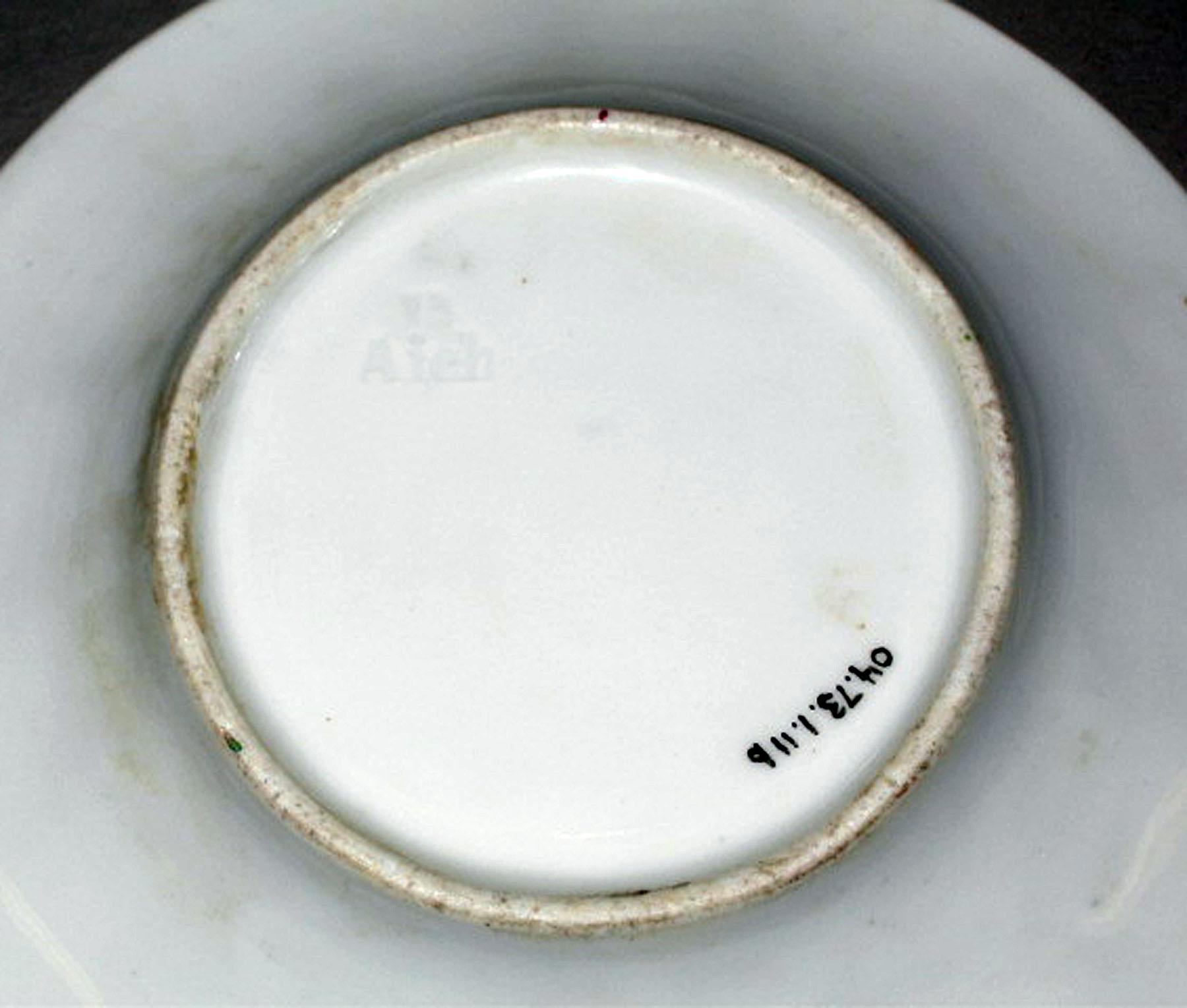 2004.0073.001.011 B Aich porcelain saucer (underside)