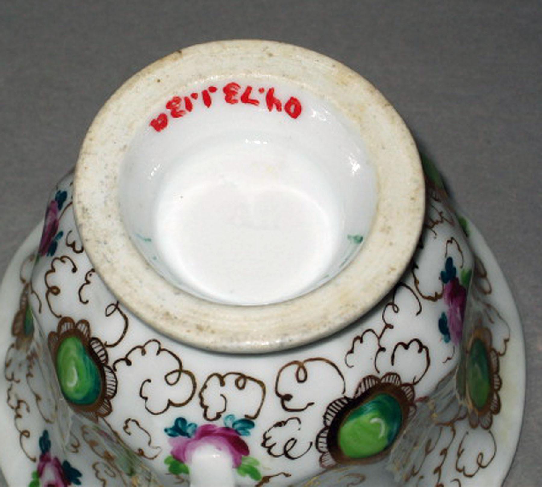 2004.0073.001.013 A Aich porcelain coffee cup (underside)