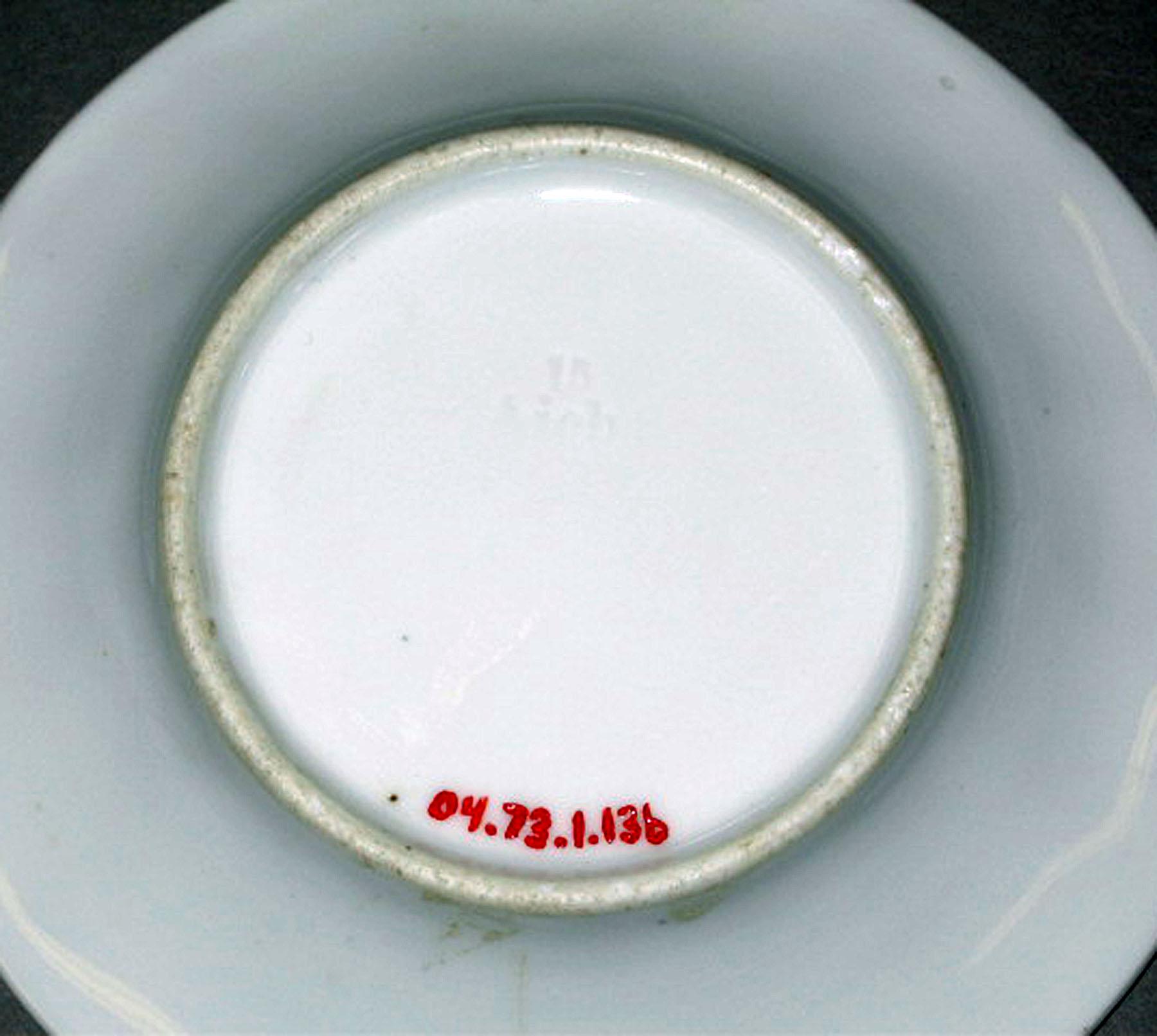 2004.0073.001.013 B Aich porcelain saucer (underside)