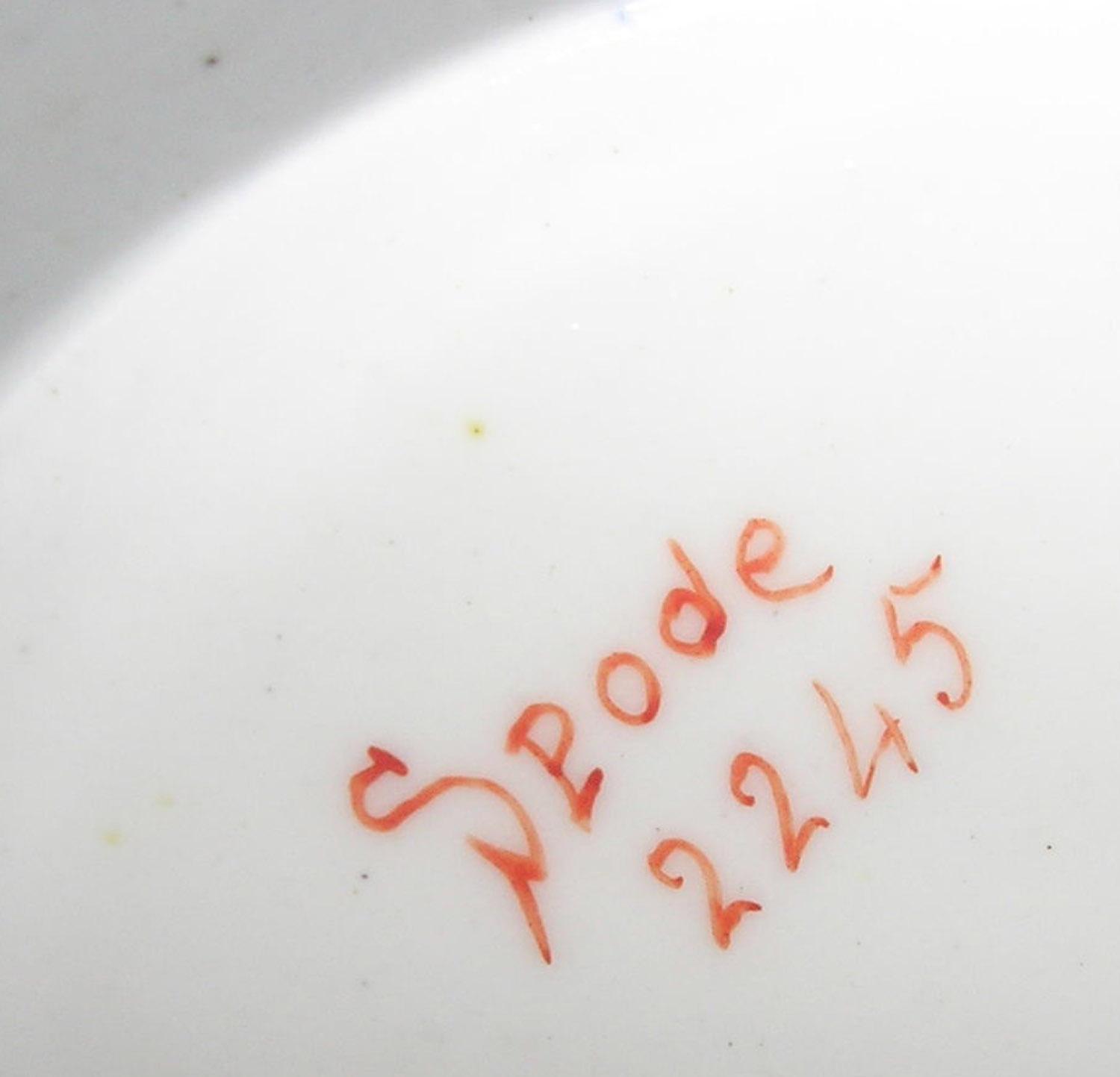 2004.0073.002.001 A Spode porcelain (bone china) teapot (mark)