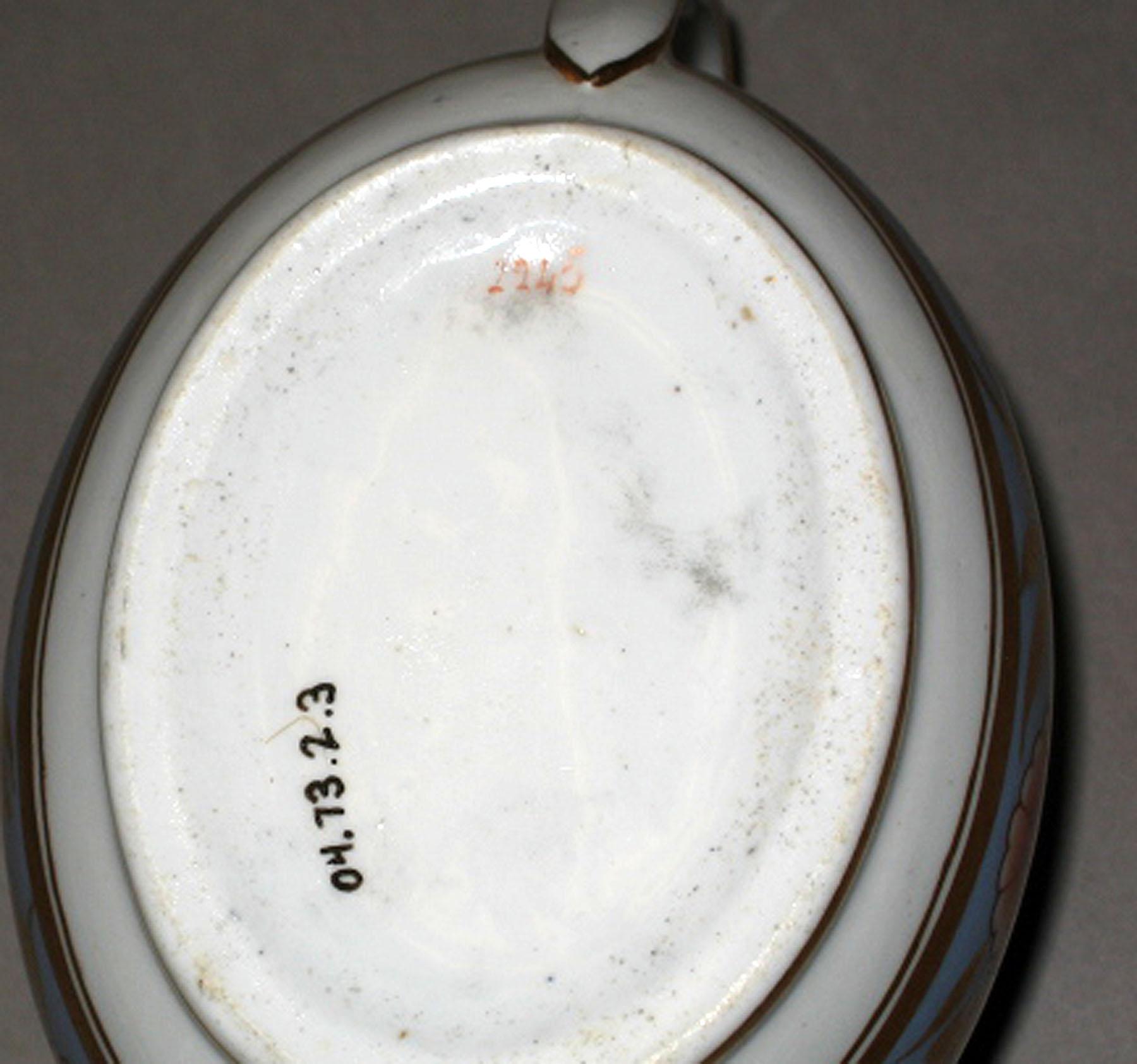 2004.0073.002.003 Spode bone-china cream jug (underside)