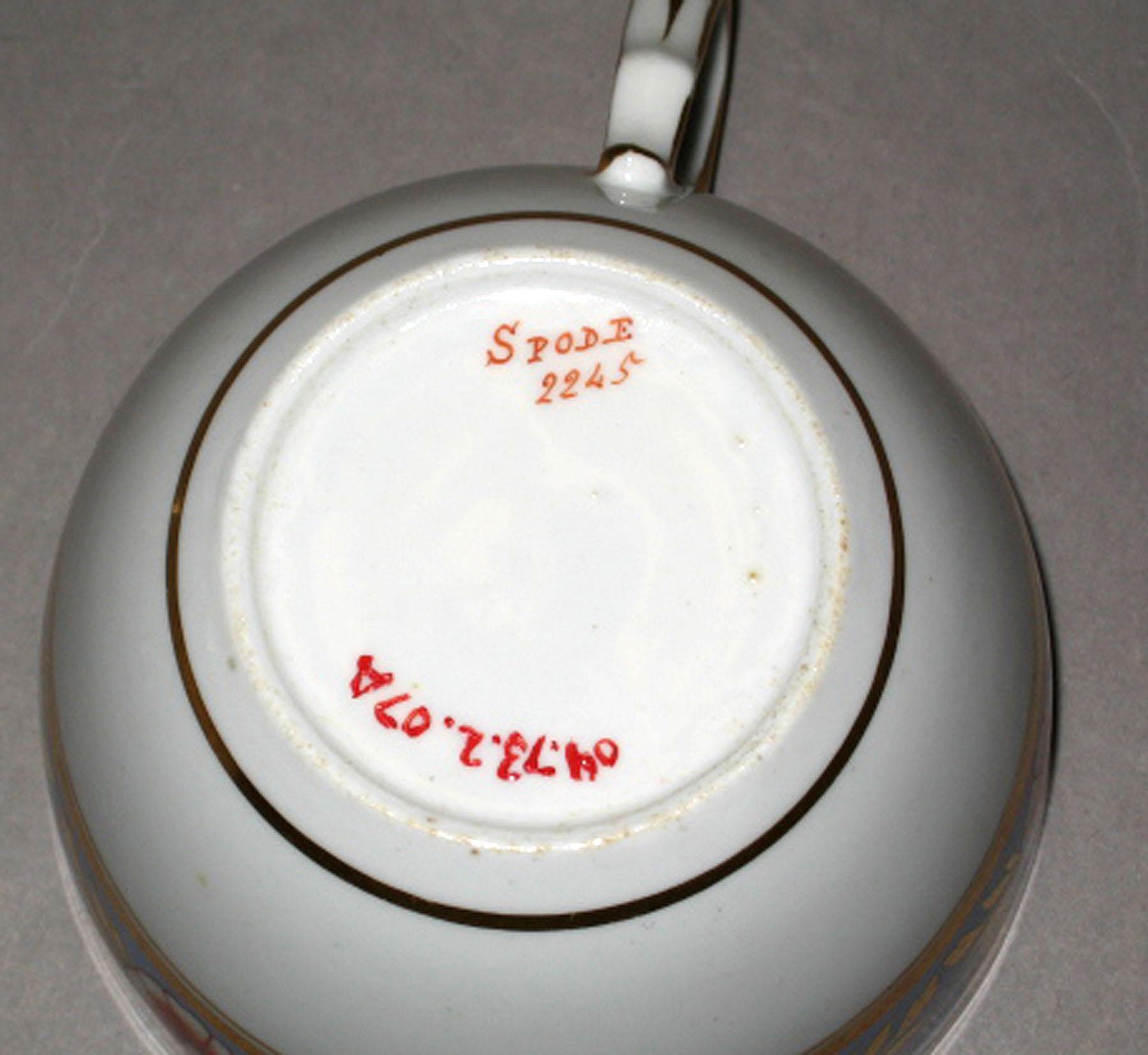 2004.0073.002.007 A Spode bone-china teacup (mark)