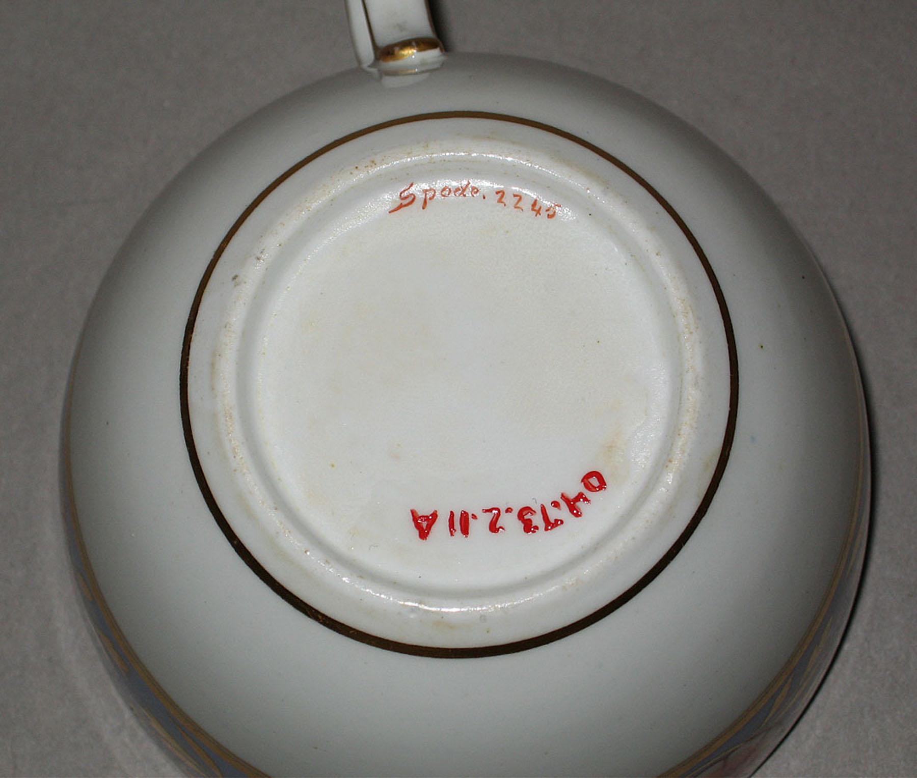 2004.0073.002.011 A Spode bone-china teacup (underside)