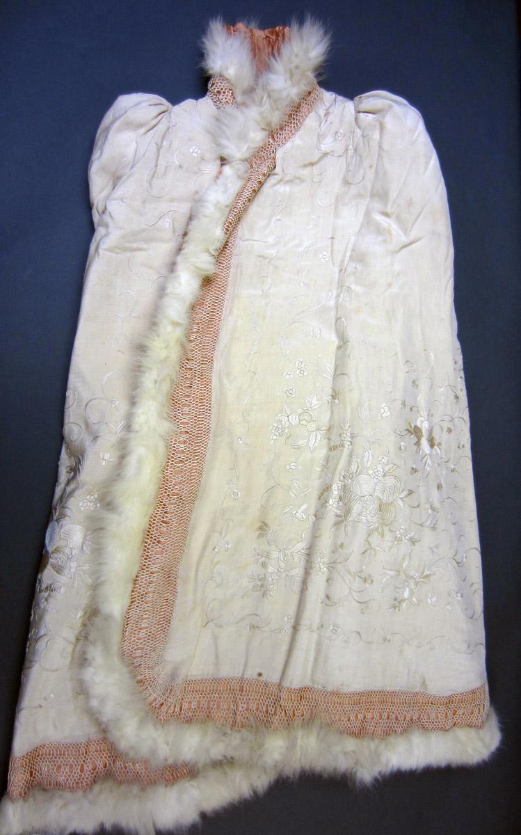 2005.0004.004 Cape, Front