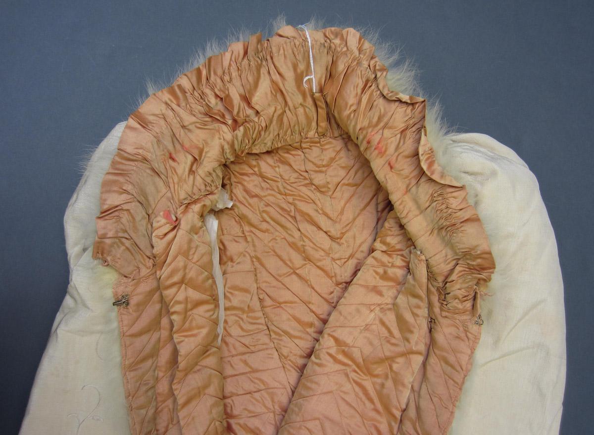2005.0004.004 Cape, Interior