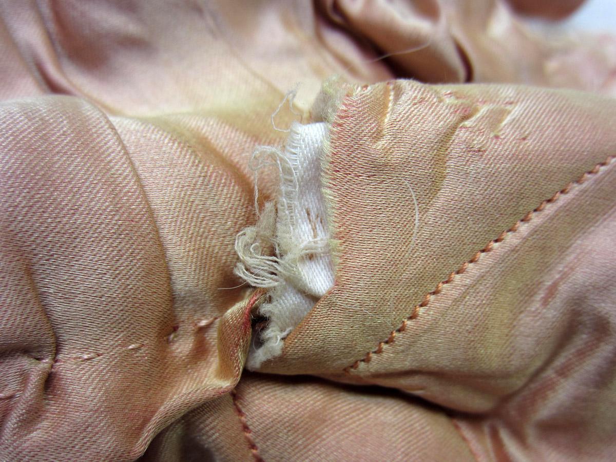 2005-0004-004 Cape, Lining detail