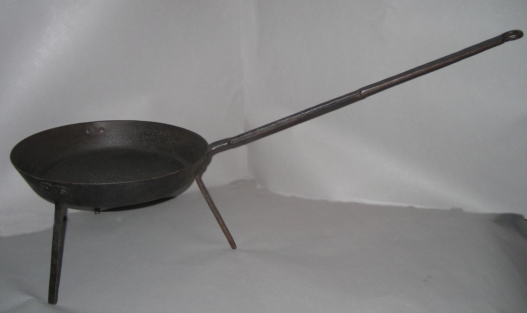 2005.0015.009 Fry pan