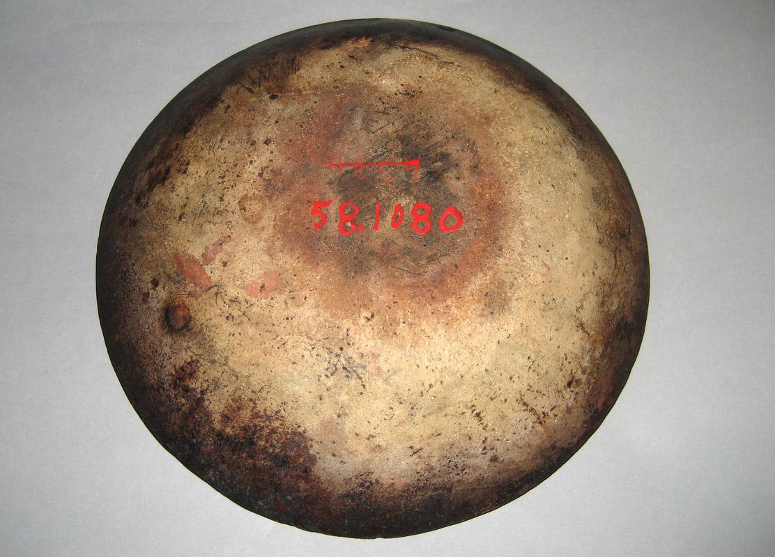 1958.1080 Dish underside