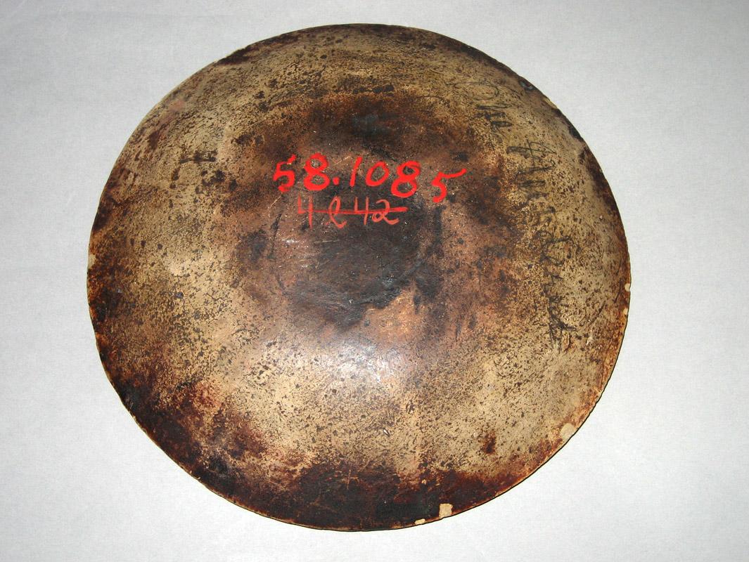 1958.1085 Dish underside