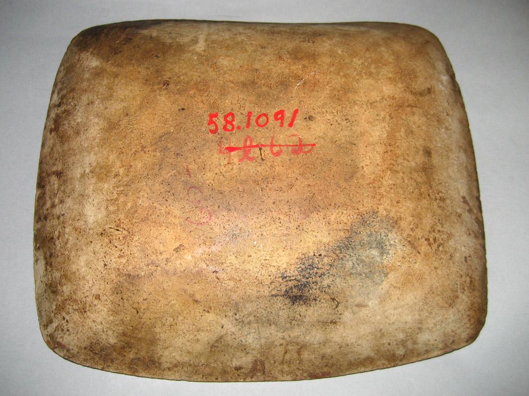 1958.1091 Dish underside
