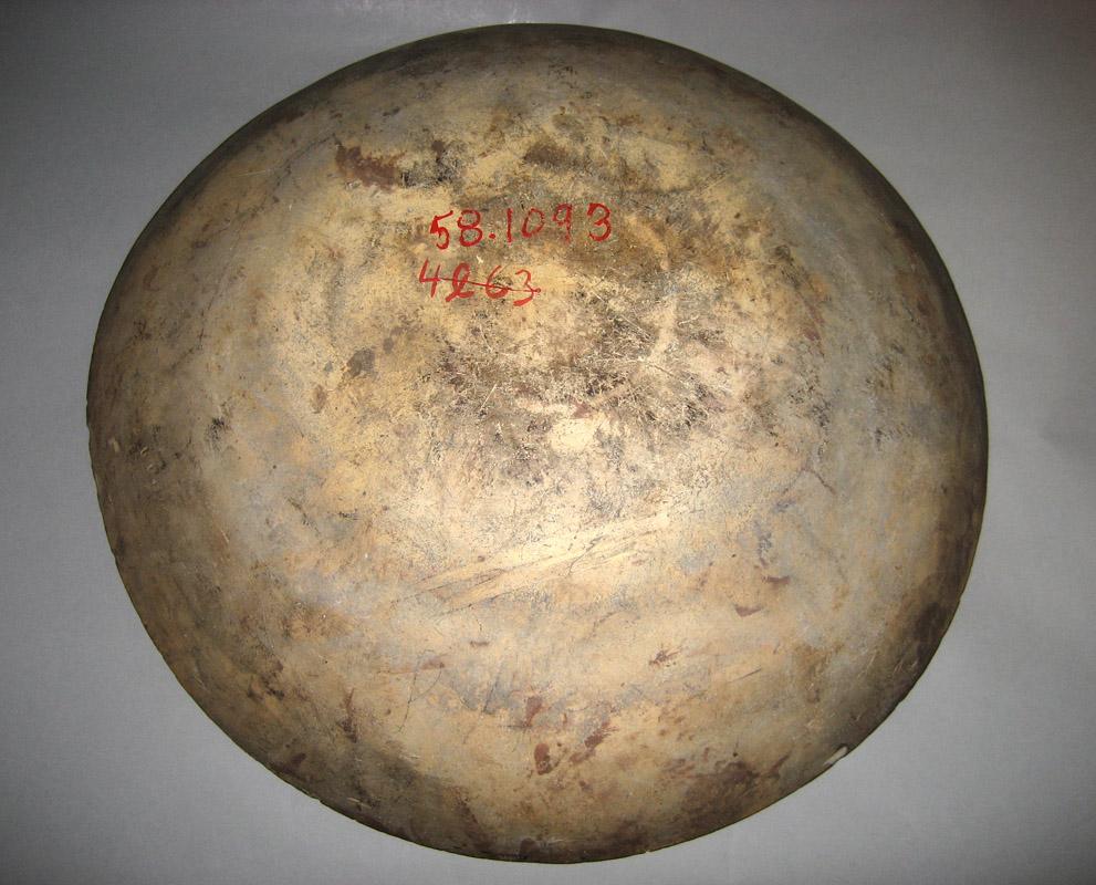 1958.1093 Dish underside