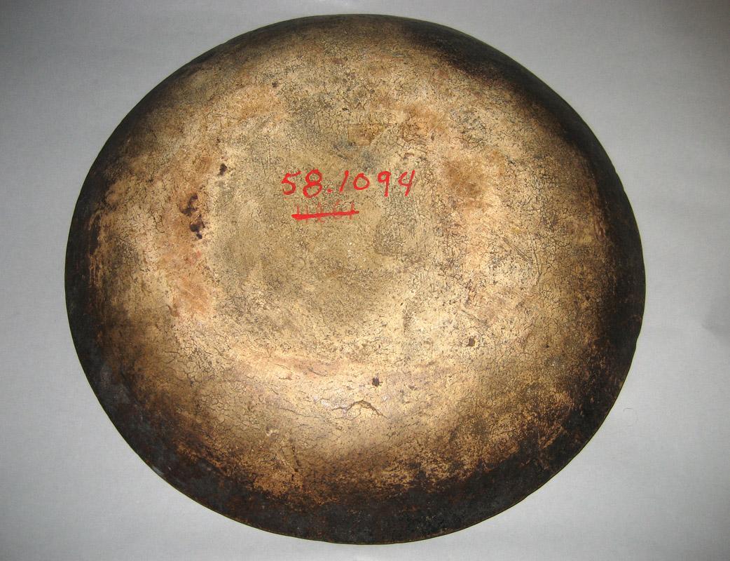 1958.1094 Dish underside