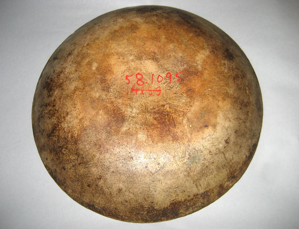 1958.1095 Dish underside