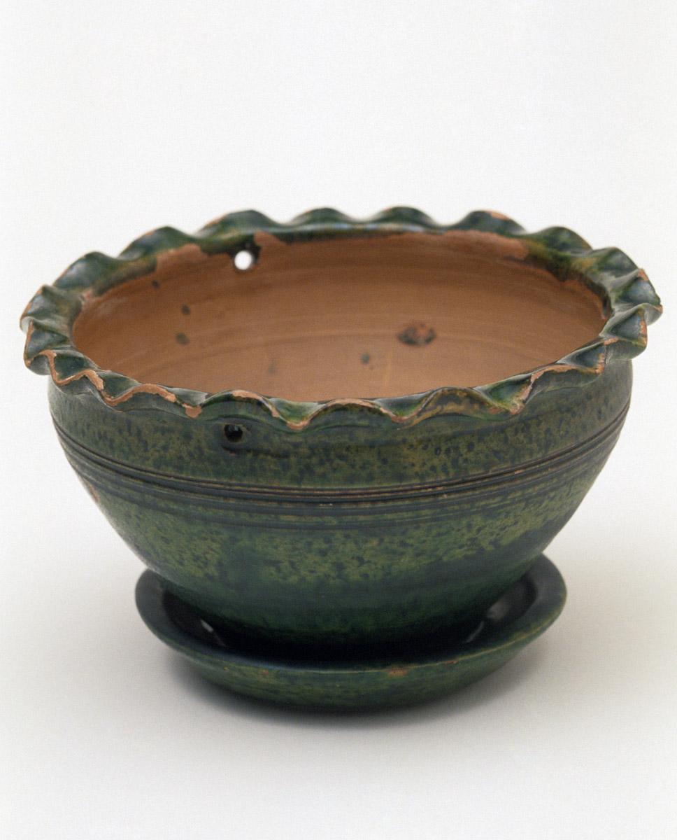 1958.1096 Flower container