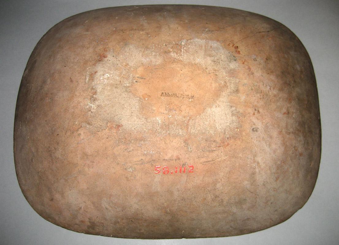 1958.1112 Dish underside