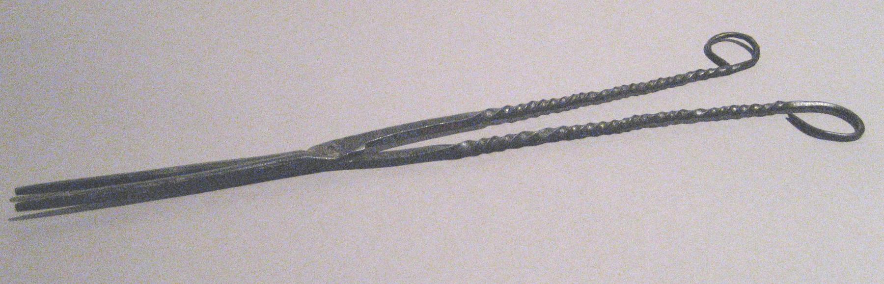 1958.1119 A Curling iron