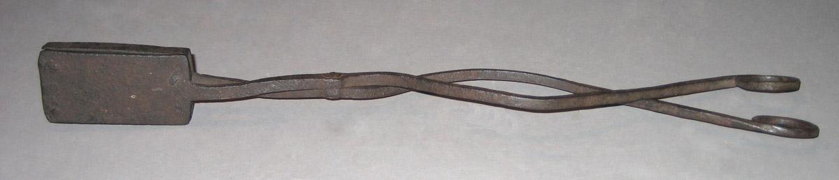 1958.1123 Ruffling tongs