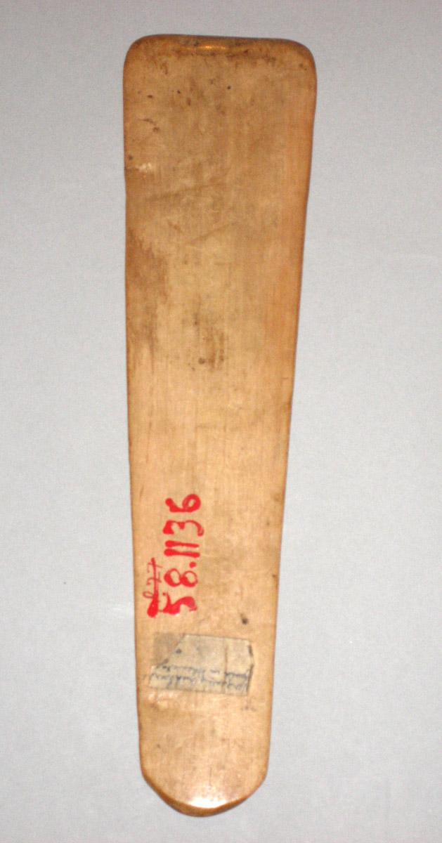 1956.1136 Busk underside