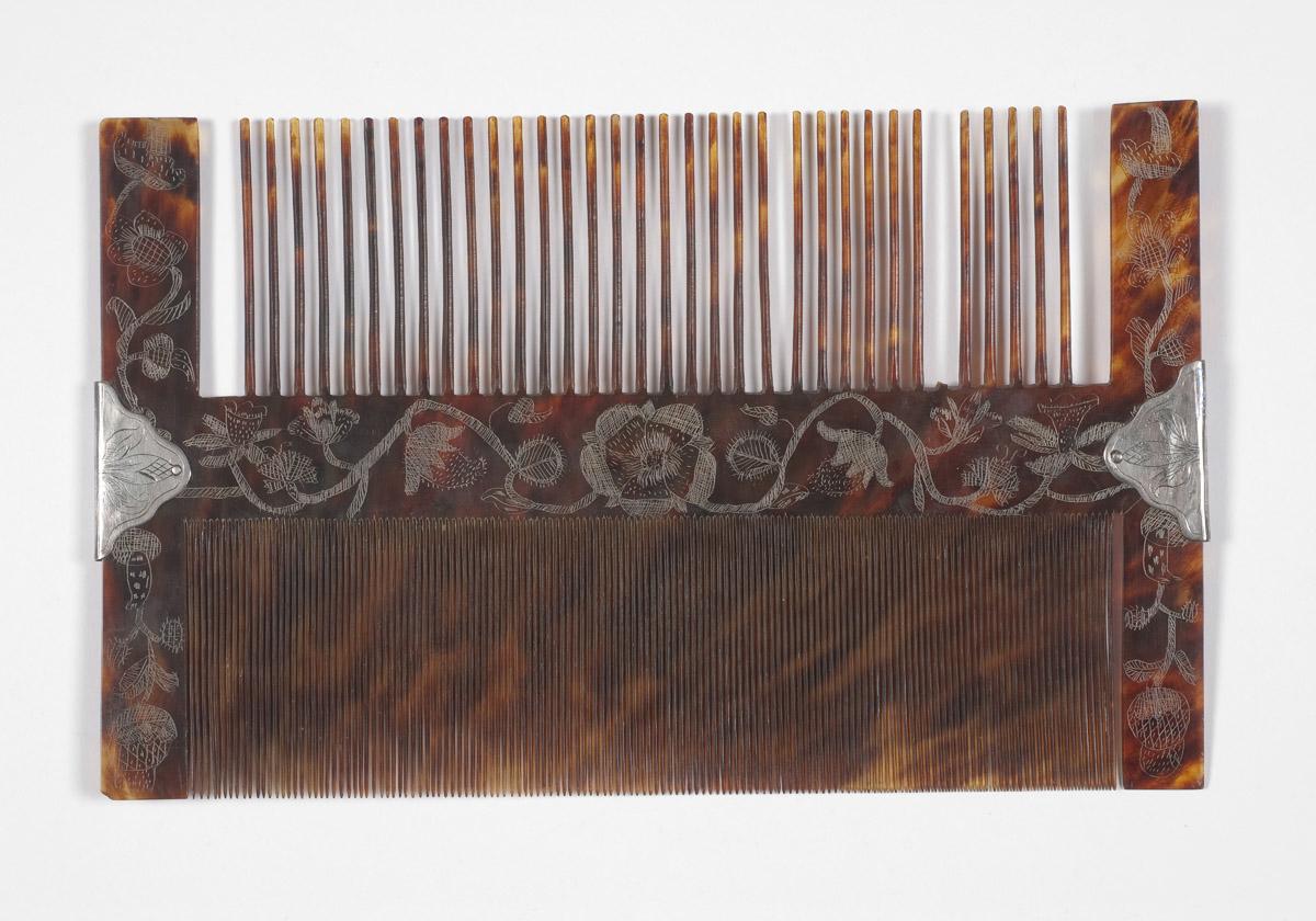 1958.1142 Comb (view 2)