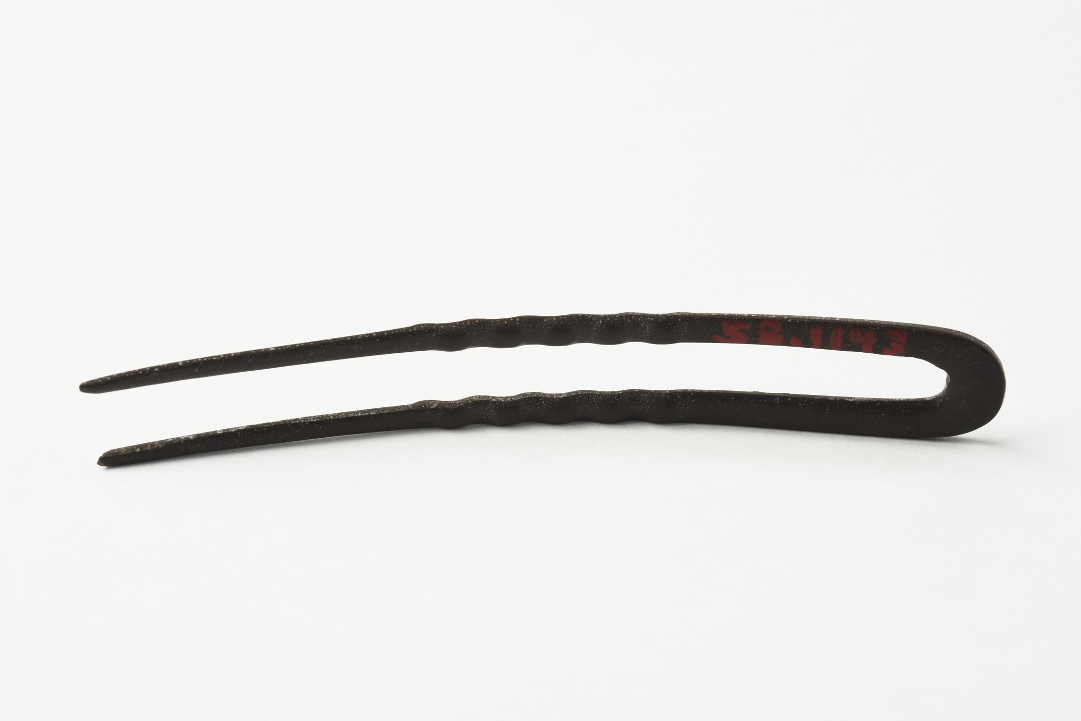 1958.1143 Comb, view 2