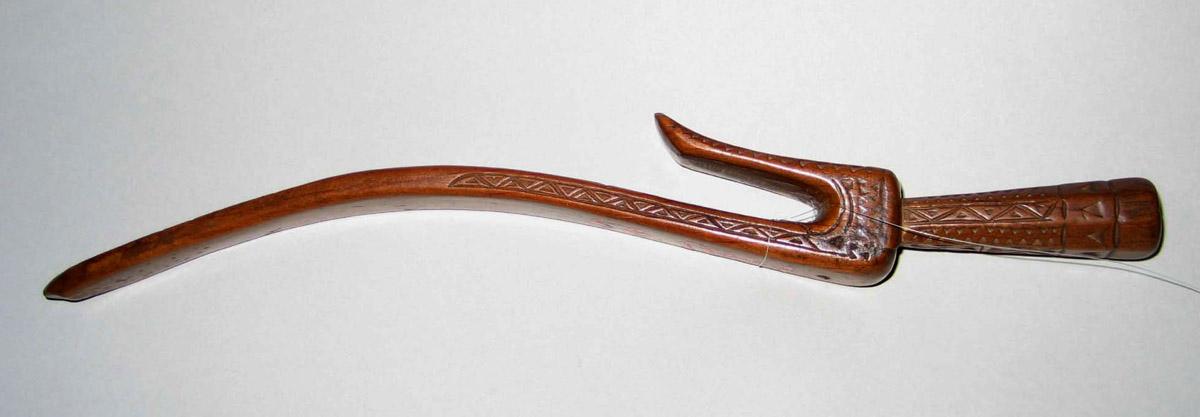 1958.1149 Knitting sheath (view 2)