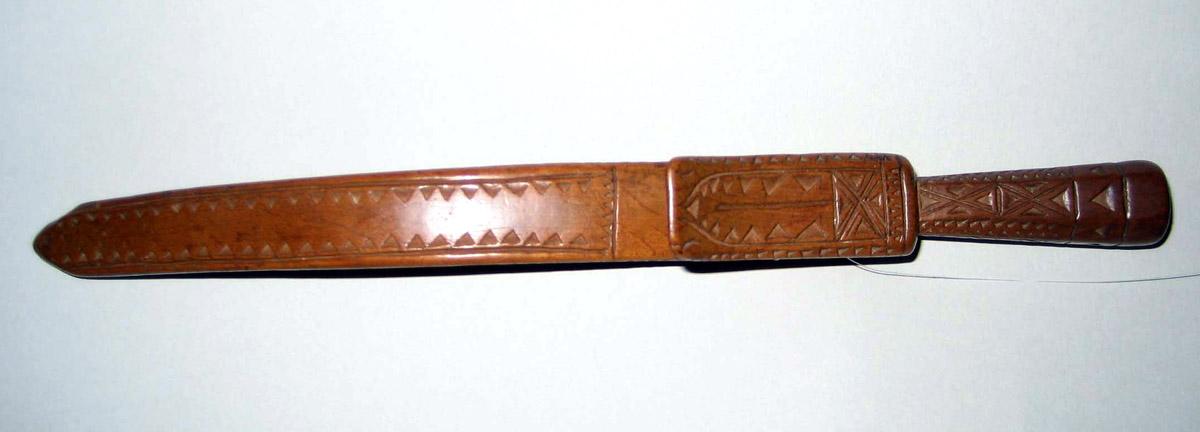 1958.1149 Knitting sheath (view 3)