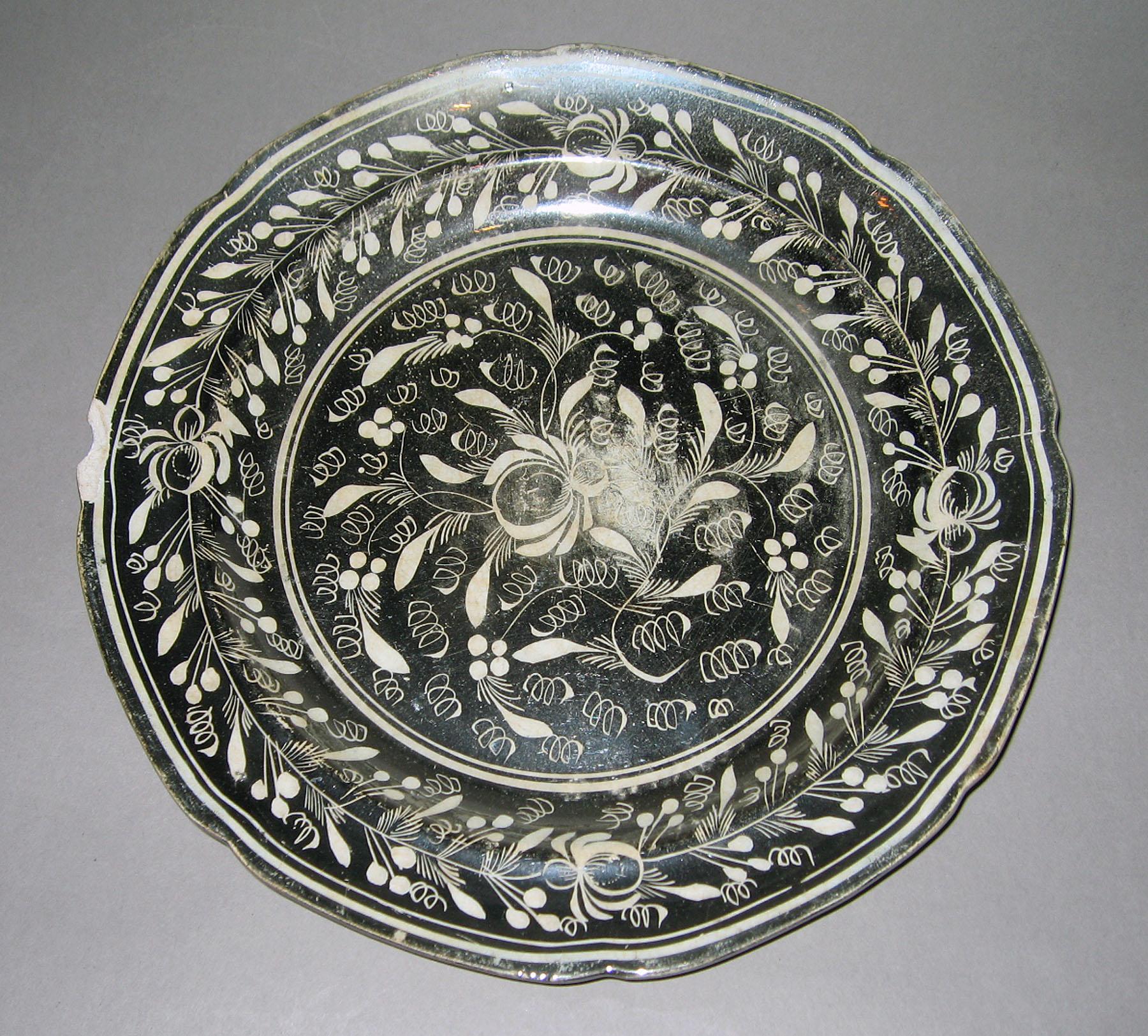 1958.1220 Lusterware plate