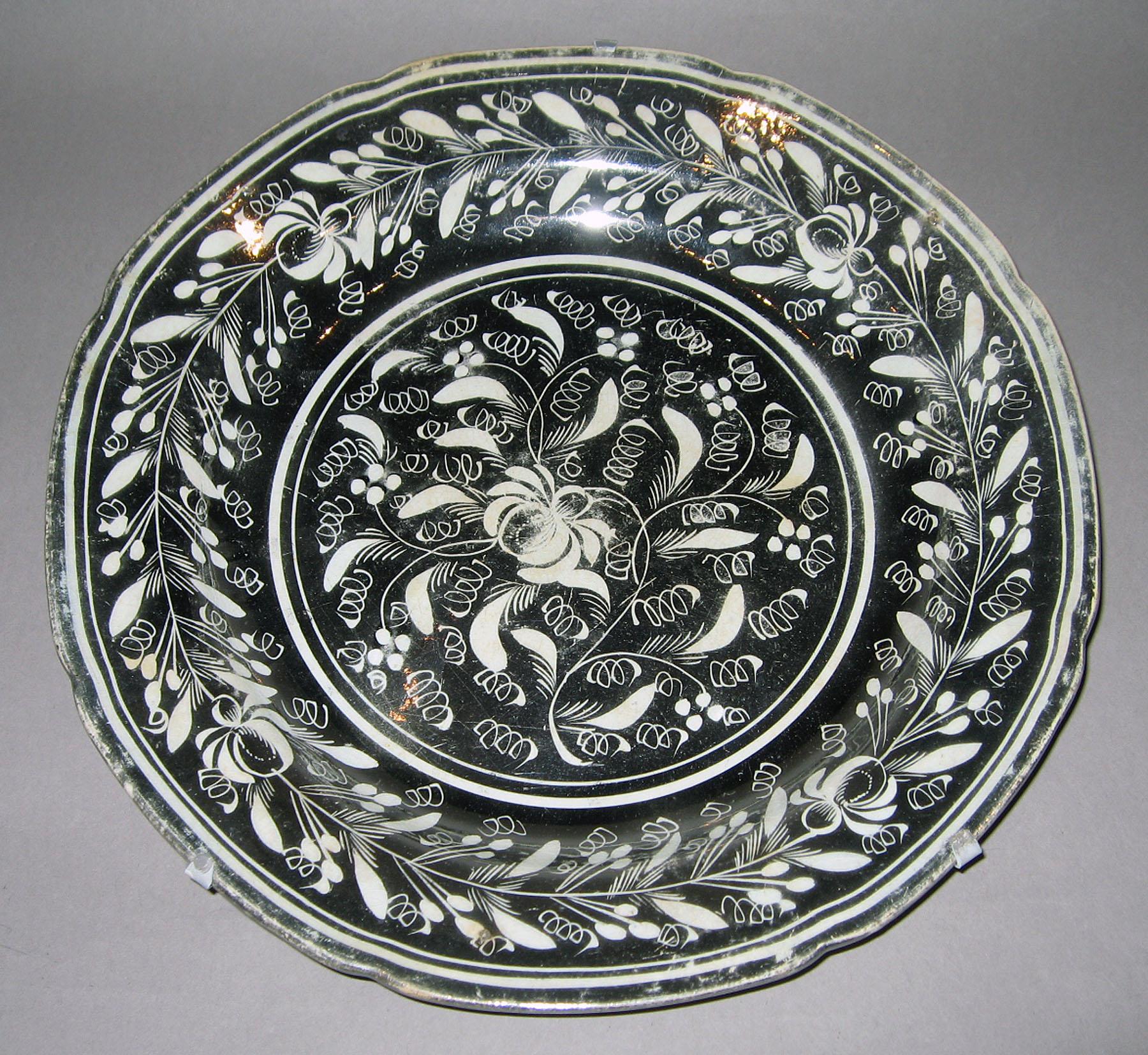 1958.1221 Lusterware plate