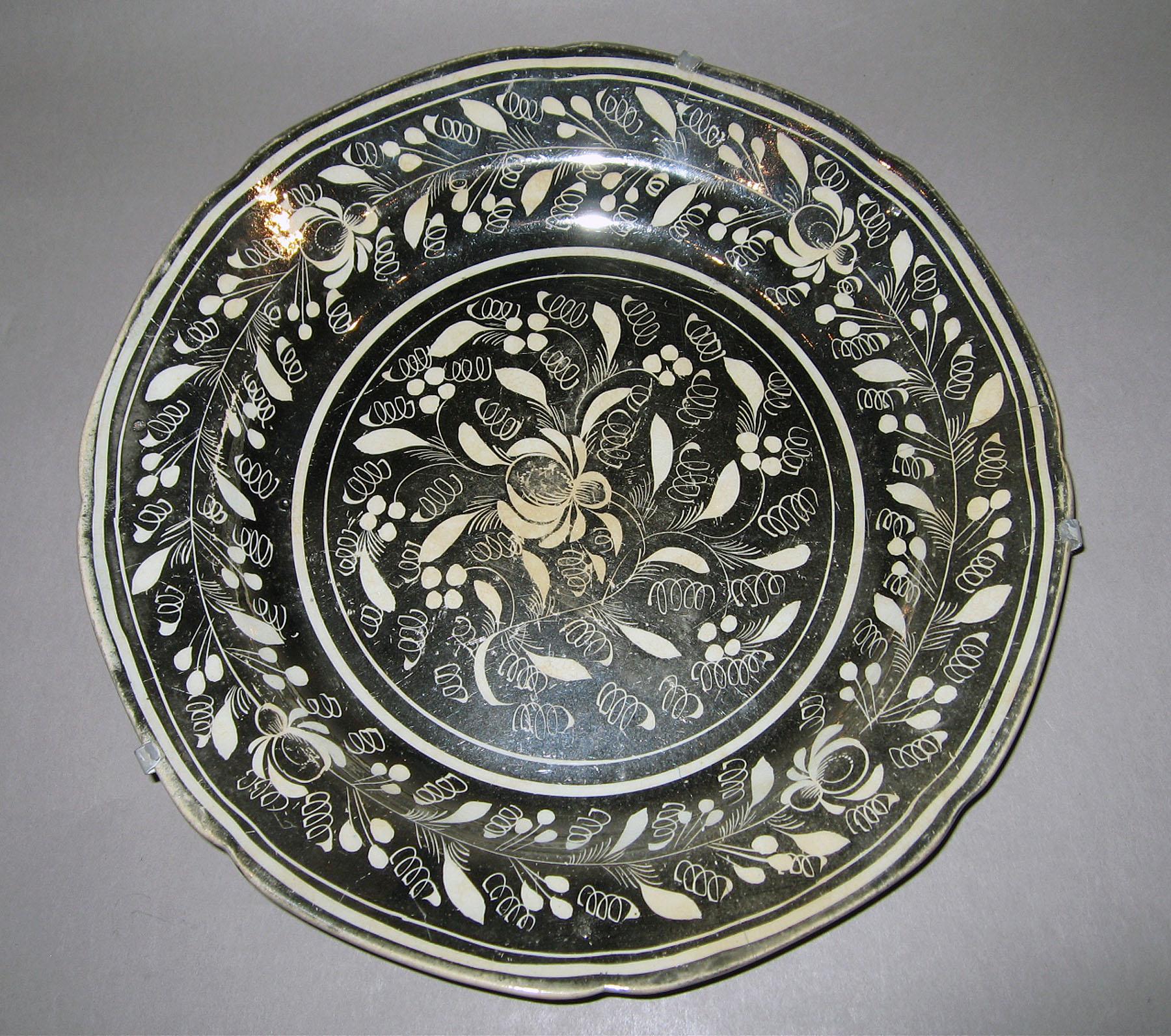 1958.1222 Lusterware plate