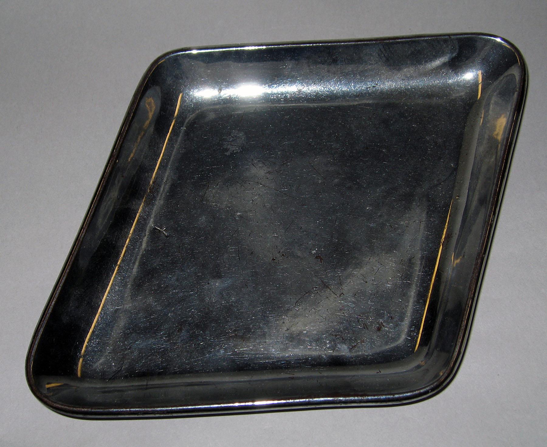 1958.1246 Lusterware dish