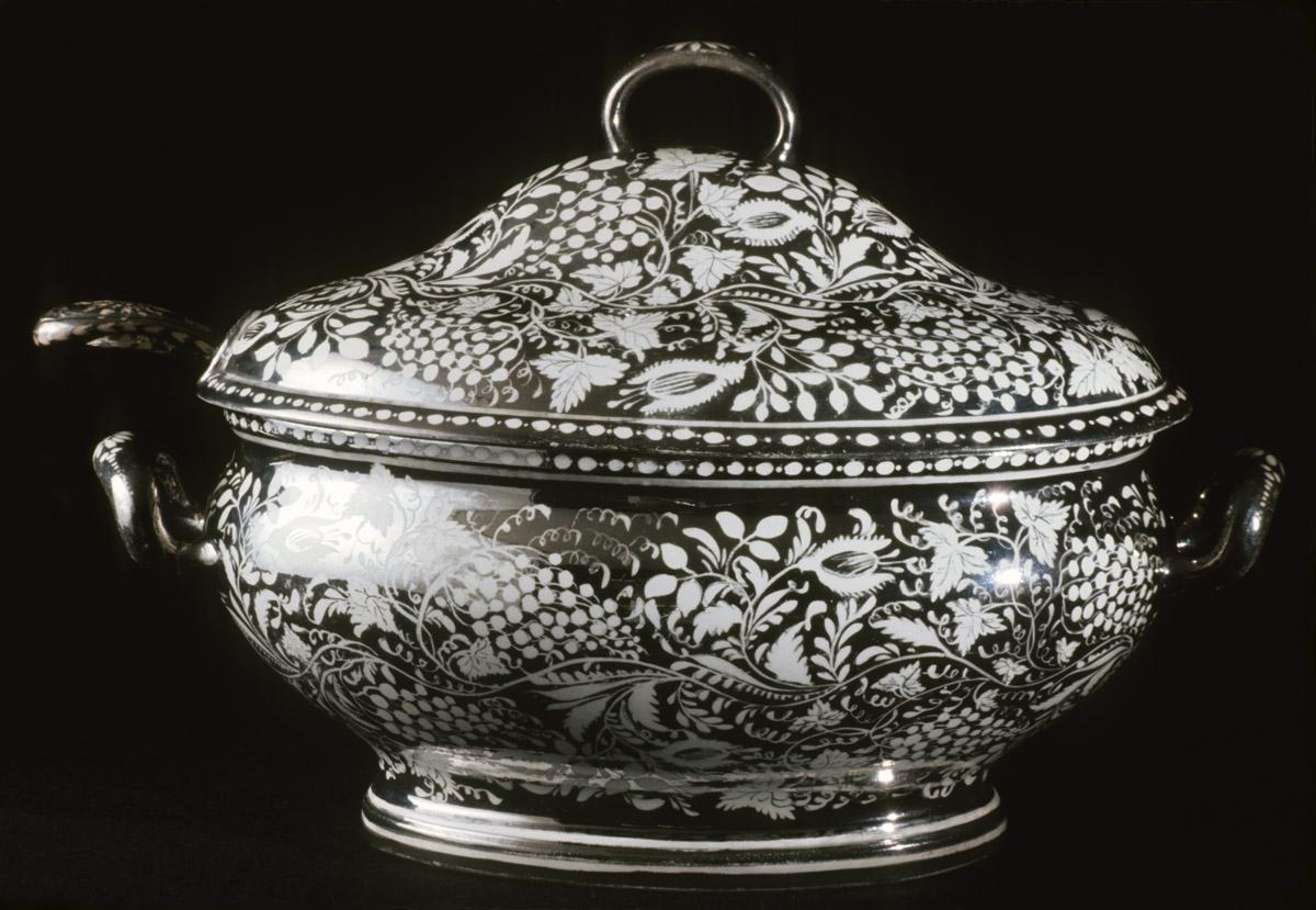 1958.1276 A, B Lusterware tureen