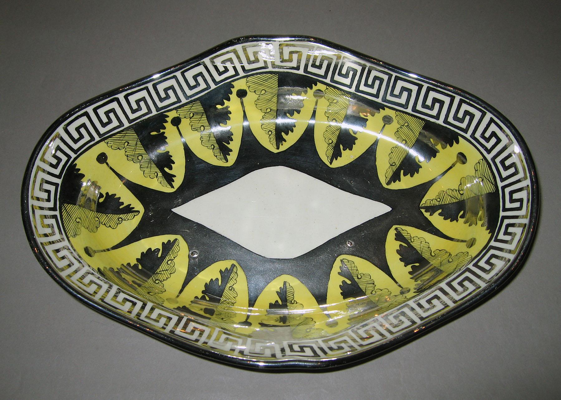 1958.1294 Lusterware dish