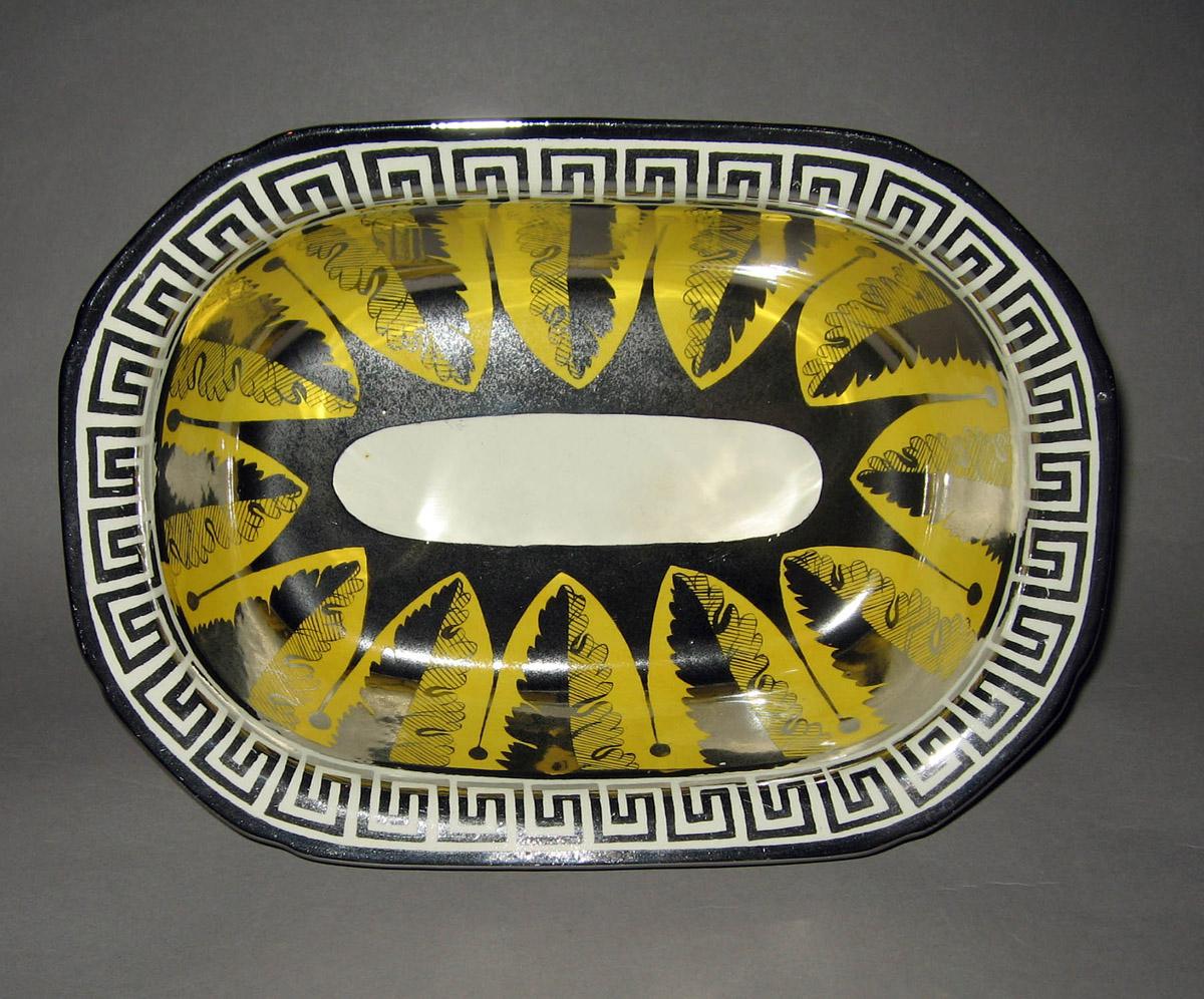 1958.1300 Lusterware dish
