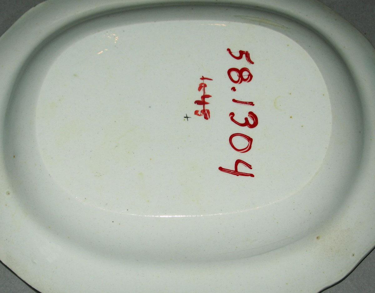 1958.1304 Lusterware dish (underside)