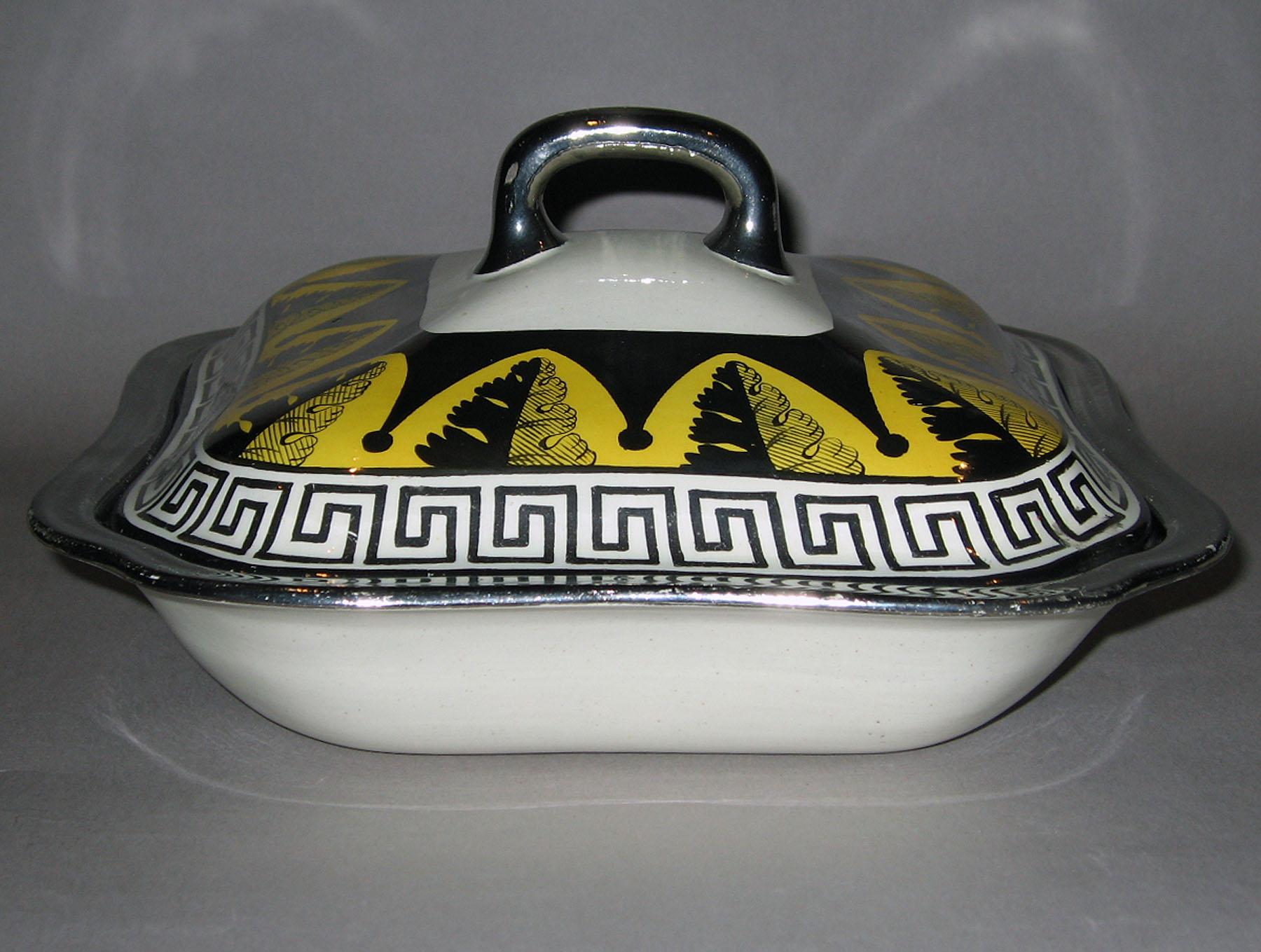 1958.1307 Lusterware dish